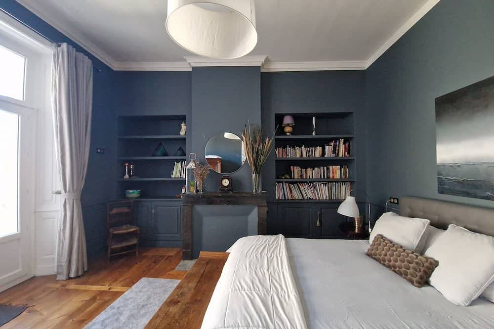 Apartamento entero, Spacioux appartement de style rénové avec grand terrace et parking privée. in Le Puy-en-Velay, Alto Loira