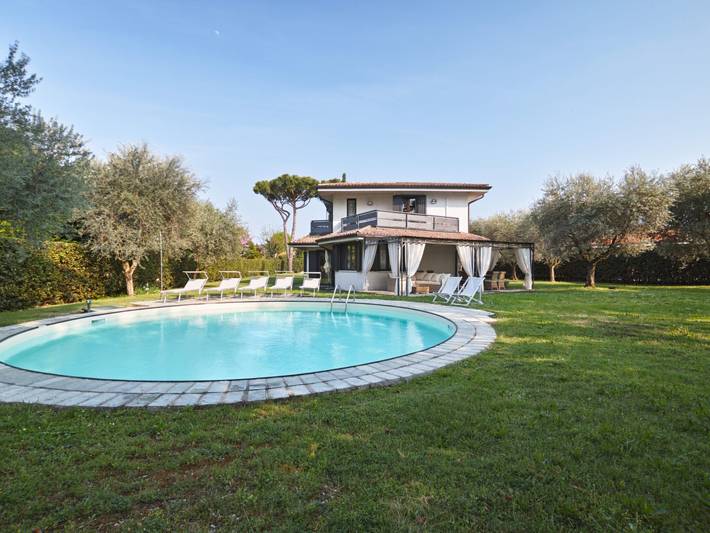 Ferienhaus für 9 Personen, mit Pool und Terrasse sowie Garten und Sauna am Gardasee