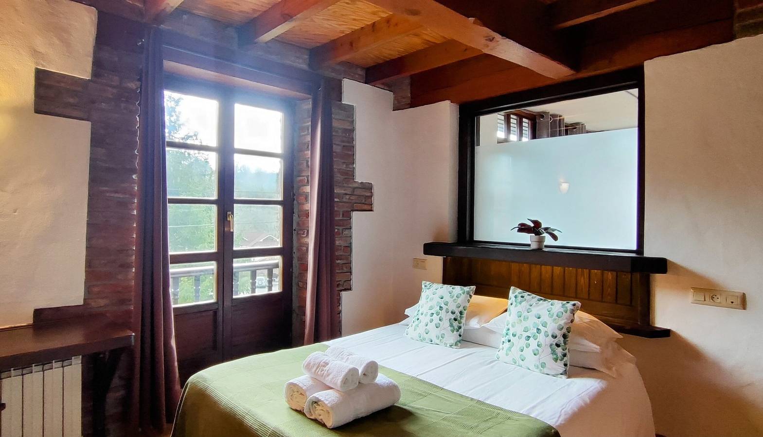Ganze Wohnung, Ferienwohnung 'Florenta G3' mit Bergblick, Gemeinschaftsgarten und Wi-Fi in Cangas de Onís, Costa Verde (Spanien)