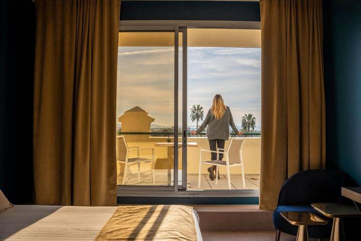 Hôtel pour 2 personnes, avec terrasse dans Casino De Hyeres