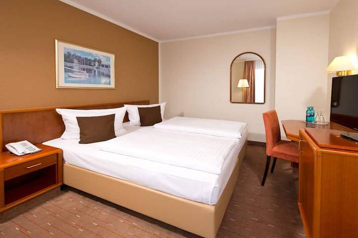 Comfortable Room Perfect for Exploring Schwarzheide Attractions & Dining Spots in Schwarzheide, Naturpark niederlausitzer heidelandschaft (Brandenburg)