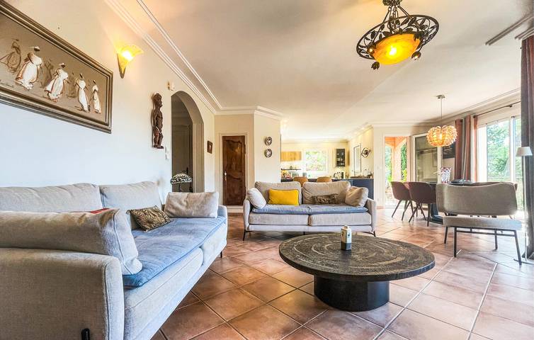Encantador piso de 2 dormitorios con piscina y terraza cerca del centro de Ventabren in Ventabren, Costa mediterránea (Francia)