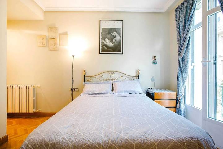 Apartamento entero, Apartamento moderno en Donostia, 75 m² con jacuzzi. in Playa de la Concha, San Sebastián