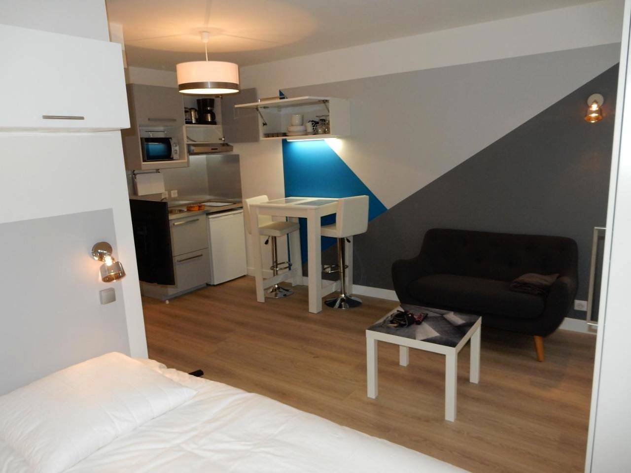 Appartement entier, Studio Apartment in Cergy, Val-d'Oise