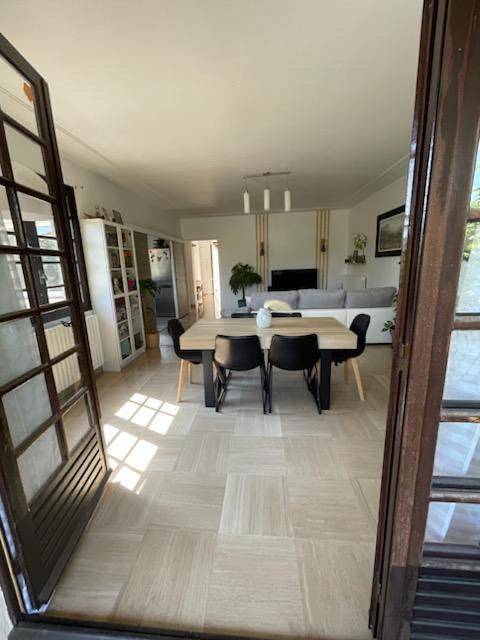 Appartement de vacances pour 5 personnes, avec Balcon et Terrasse ainsi que Jardin et Vue à Plan-de-Cuques