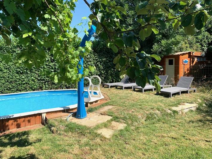 Location de vacances pour 3 personnes, avec vue ainsi que piscine et jardin, animaux acceptés à Huriel - 2