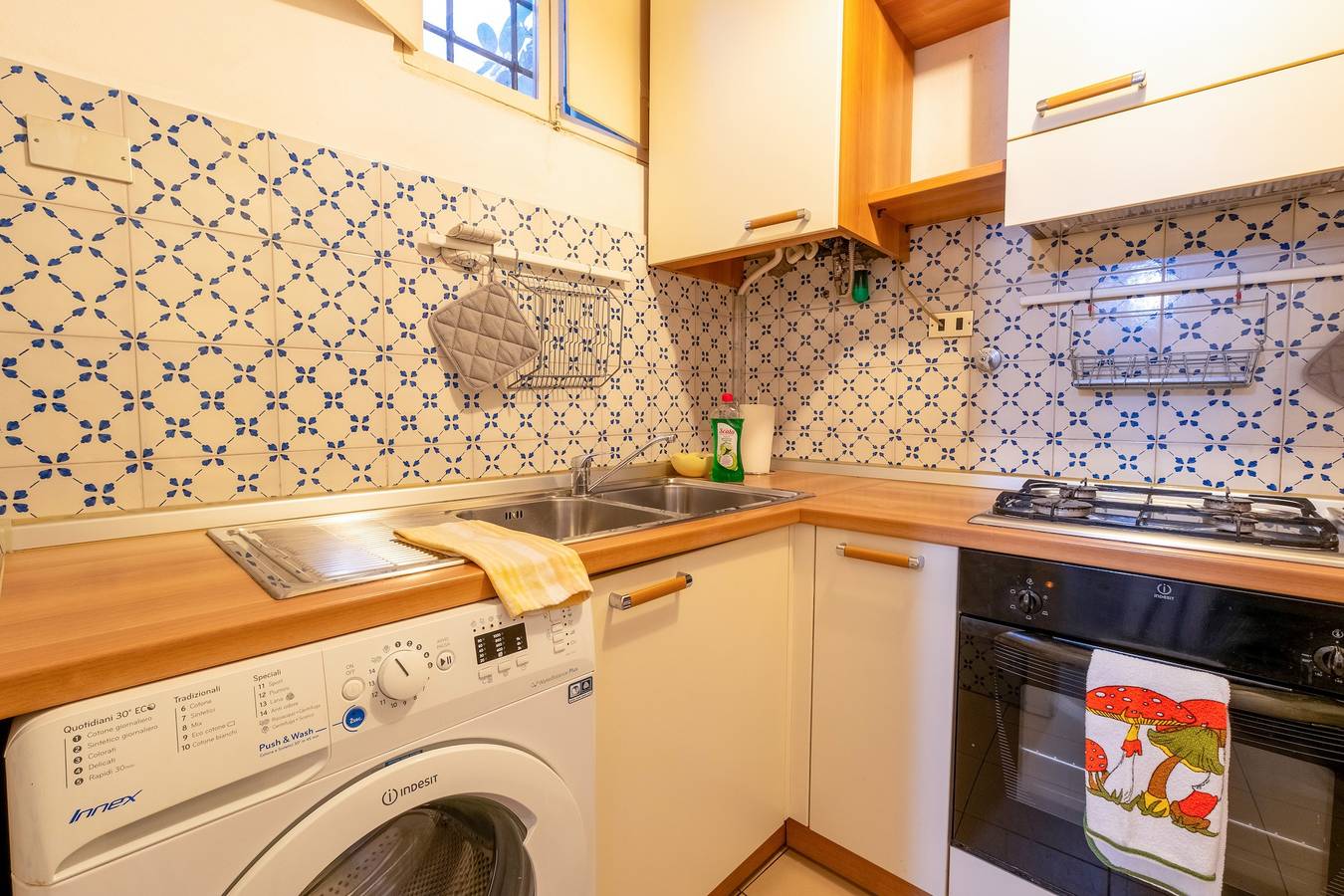 Entire apartment, Apartment 'Il Nido - Immersi Nell'arte' with Wi-Fi and Air Conditioning in Lucca, Lucca Province