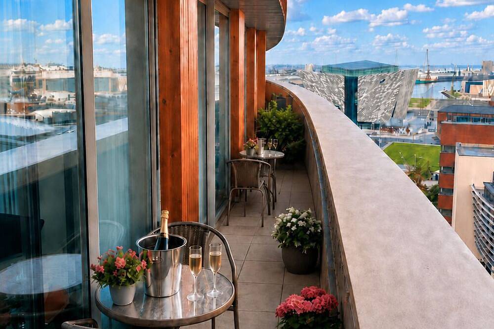 Entire apartment, Seconds from Titanic History: Penthouse Apartment for 4-6 guests in Belfast, County Down