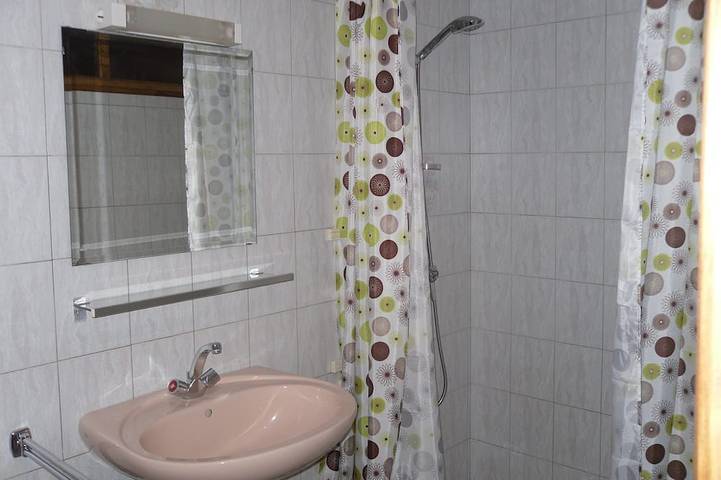 Gîte pour 3 personnes, avec jardin et terrasse à Bernex - 4