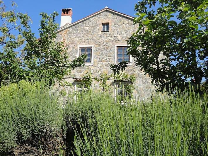 Location de vacances pour 5 personnes, avec jardin et vue à Vipava