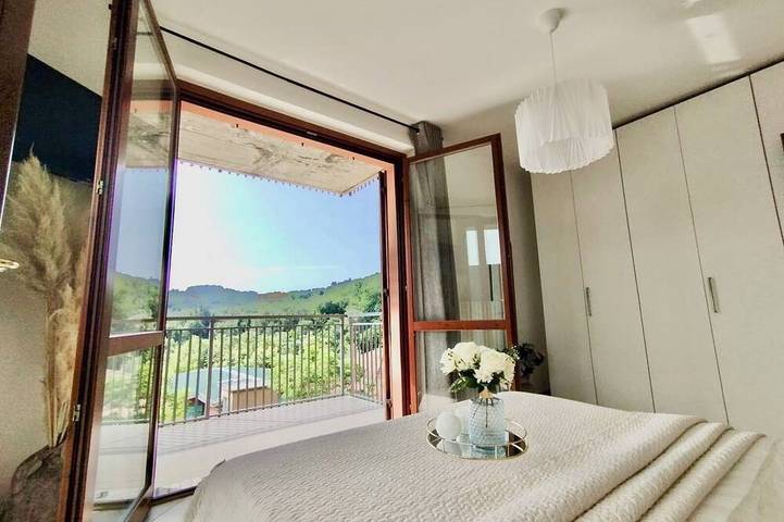 Ganze Wohnung, Elegant Penthouse La Balconata | Wellness Retreat & Castle View in Salsomaggiore Terme, Parma Provinz