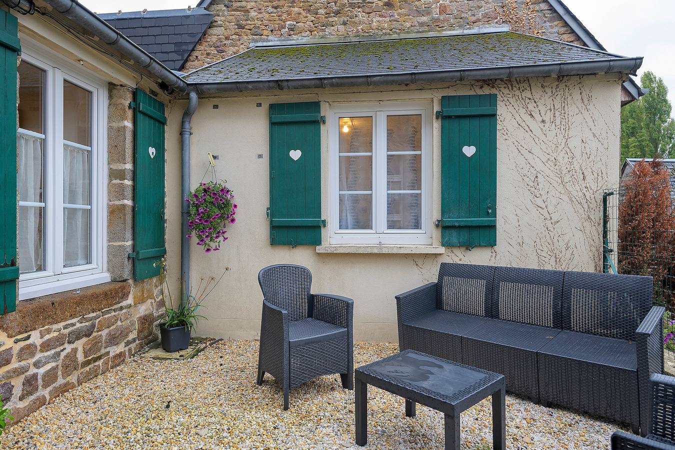 Guesthouse 'Le 101' with private garden in Villedieu-les-Poêles, Côte de la Déroute