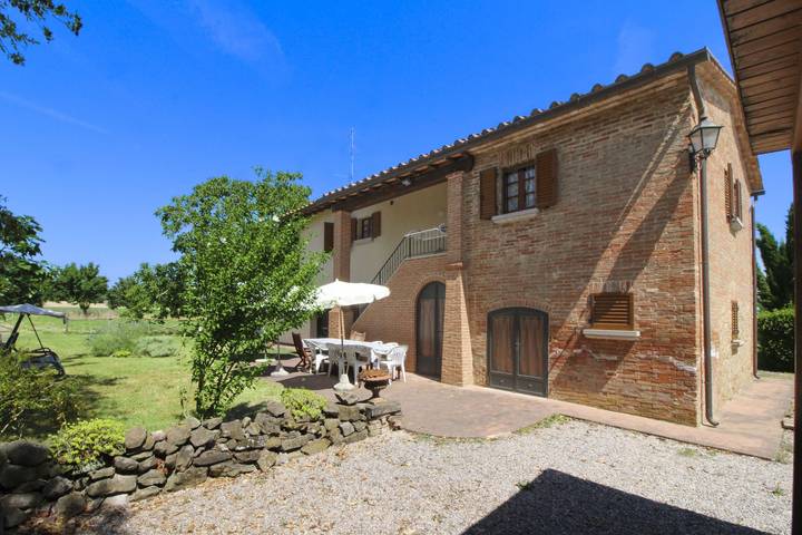 Villa for 9 people, with Garden and Pool in Tuscany