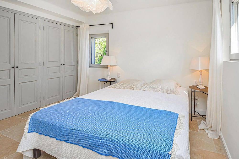 Stunning home in Saint-Rémy-de-Provence in Saint-Rémy-de-Provence, Arles region