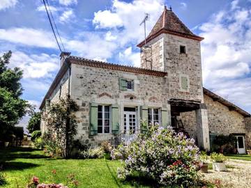 Gîte pour 7 personnes, avec vue ainsi que piscine et jardin à Bourran