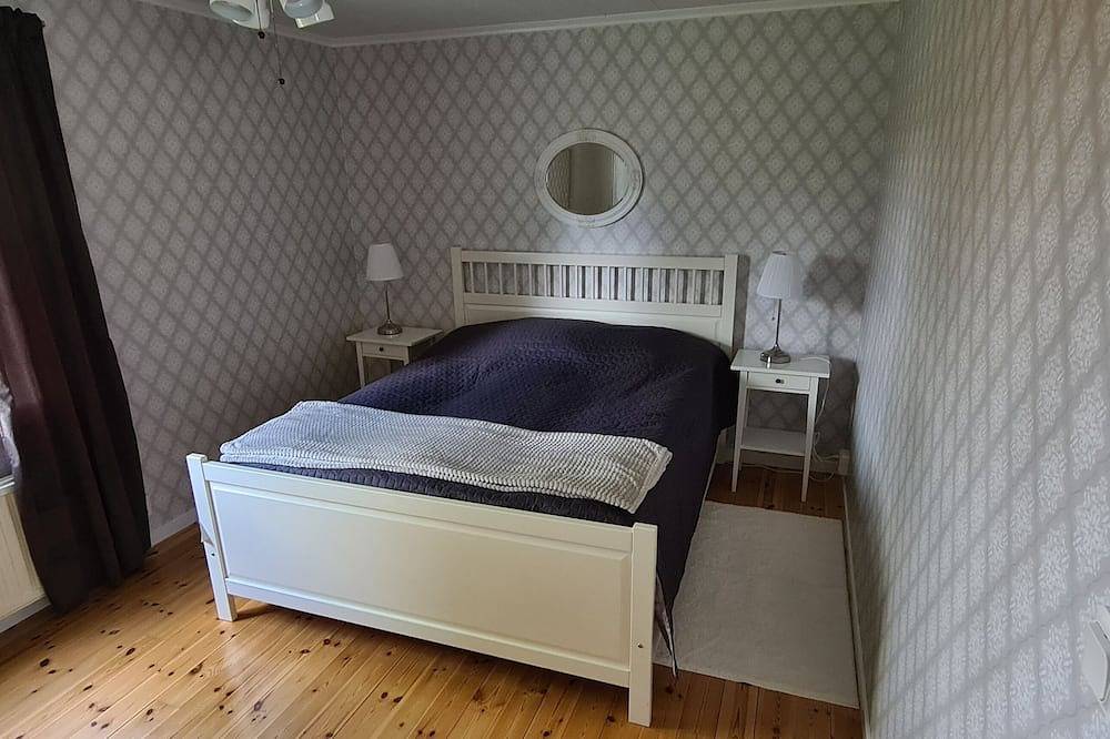 Hel Stuga för 4 i Härlig Bymiljö in Mora, Dalarna