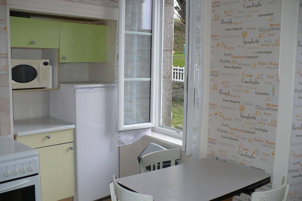 Entire apartment, Right Wing Of The Manor House in Siouville-Hague, Côte de la Déroute