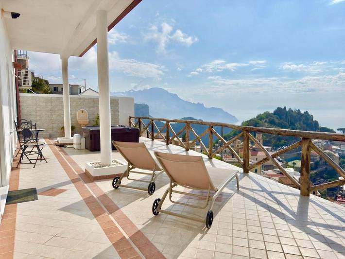 Villa pour 3 personnes, avec piscine ainsi que vue et jardin à Amalfi