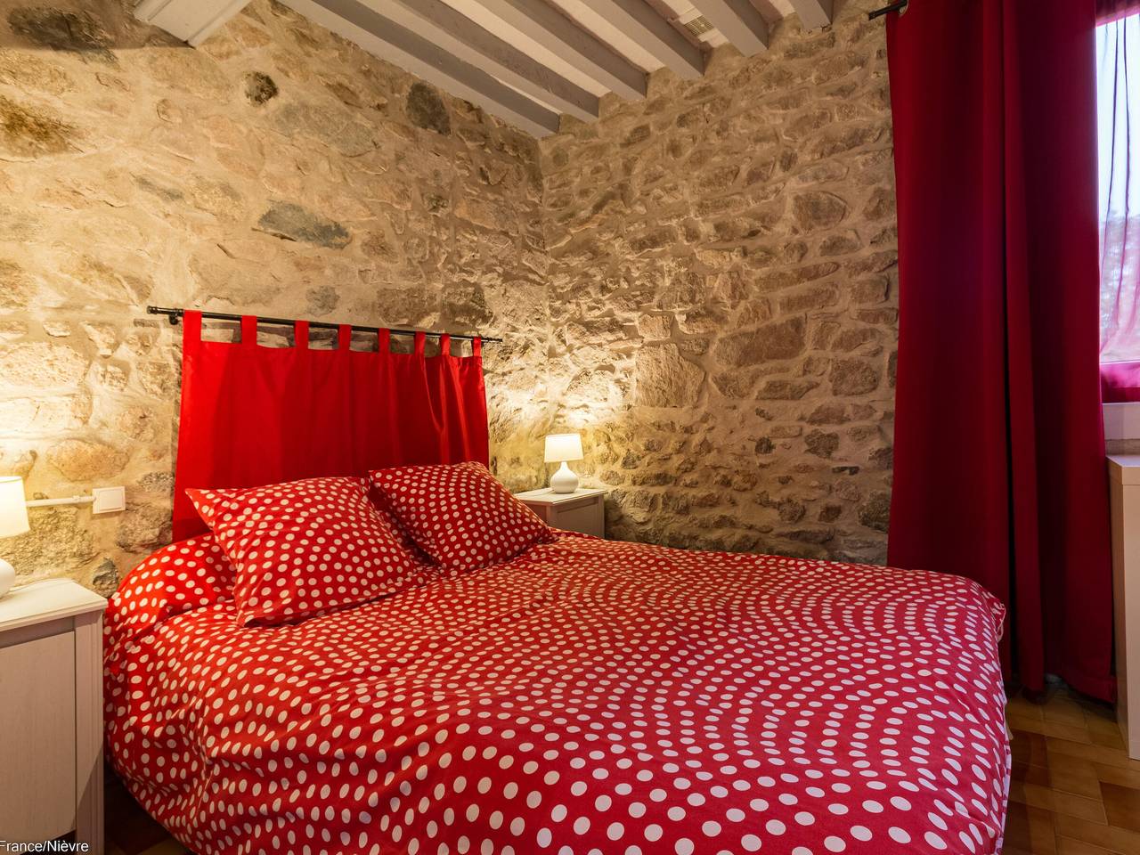 Encantador gîte en Morvan con terraza, admite mascotas, cerca del lago y actividades in Planchez, Lago de Settons