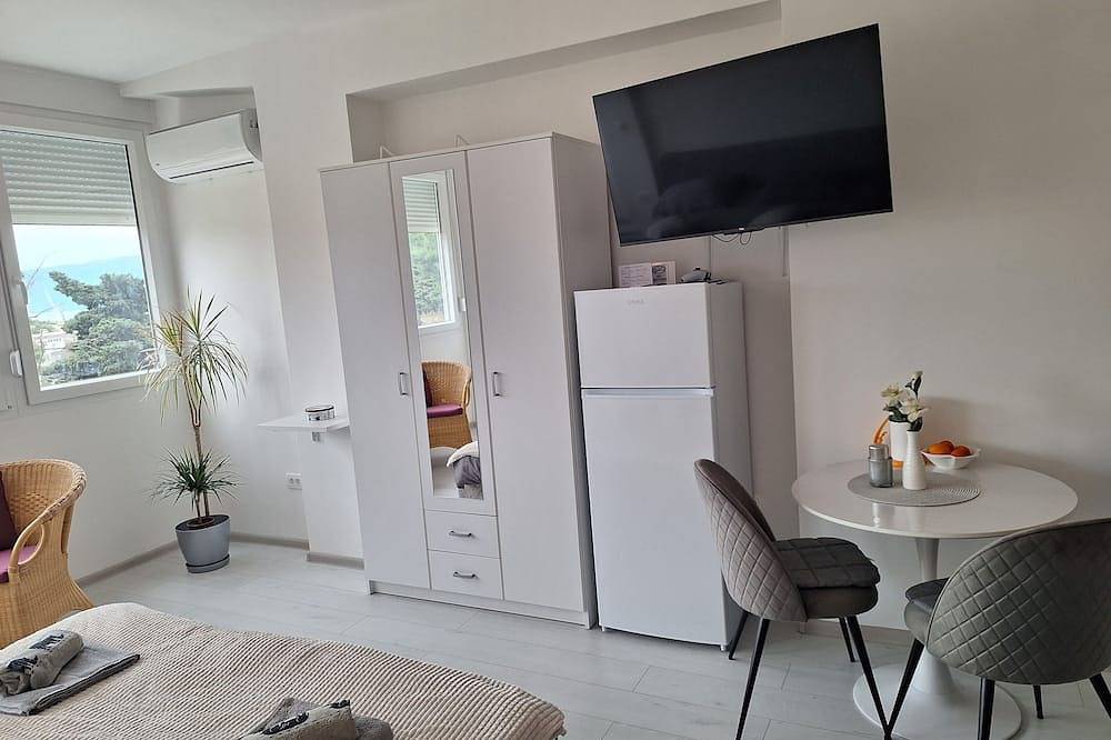 Ganze Wohnung, Mystic Grey Studio Apartment in Ploce, Dubrovnik-Neretva