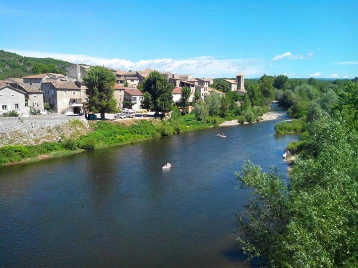 Chambre d’hôte pour 2 personnes, avec vue et terrasse à Lanas