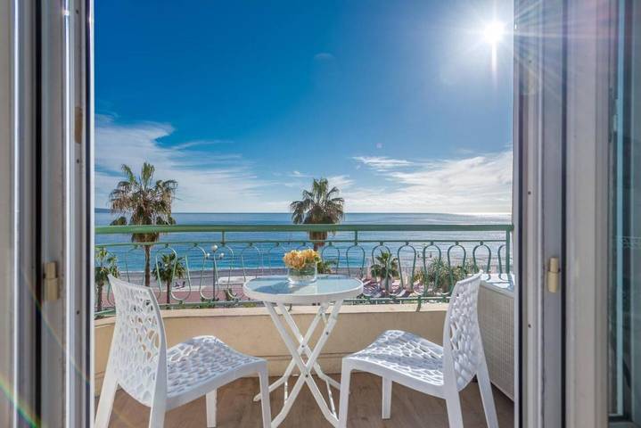 Gîte pour 4 personnes, avec vue et balcon dans Plage Carras Nice