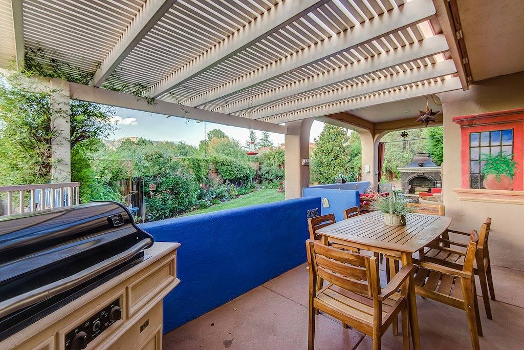 Discover luxury at Sedona Retreat West, a 3Br, 2Ba oasis with stunning red rock views. in Sedona, Oak Creek Canyon