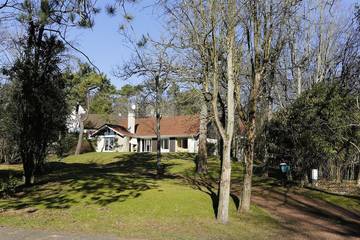 Location de vacances pour 8 personnes, avec terrasse et jardin dans Golf du Touquet