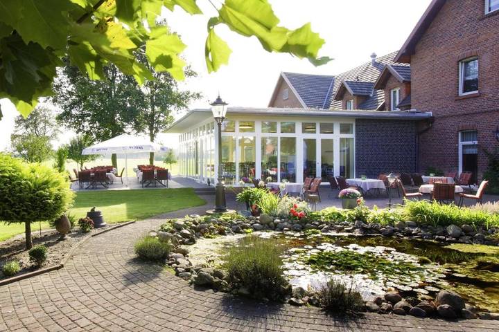 Hotel, mit Terrasse