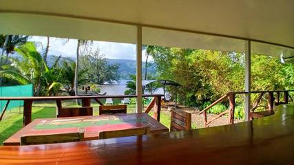 Gîte pour 6 personnes, avec vue et jardin dans Taravao
