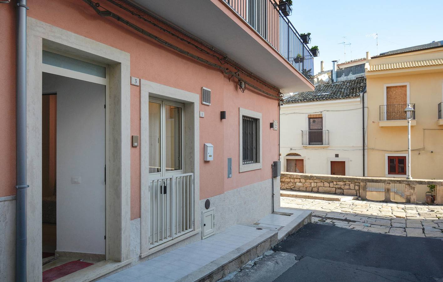 Ganze Ferienwohnung, Gemütliches Wifi-Apartment in der Nähe einer Pizzeria - Parkplatz, AC, TV in Comiso, Ragusa Provinz