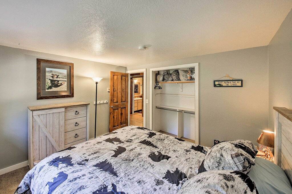 Neu! Urige Priest Lake Cabin w / Patio <1Mi zum See in Kaniksu Nationalwald