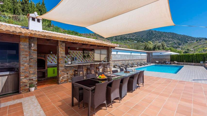 Chalet para 14 personas, con jacuzzi además de piscina y balcón/terraza en Provincia de Málaga - 4