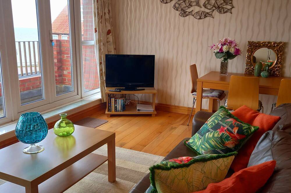 Entire apartment, Starry Seaview -  boasts amazing panoramic views of the town and sea; its position guaranteeing sunr in Sheringham, Norfolk Coast
