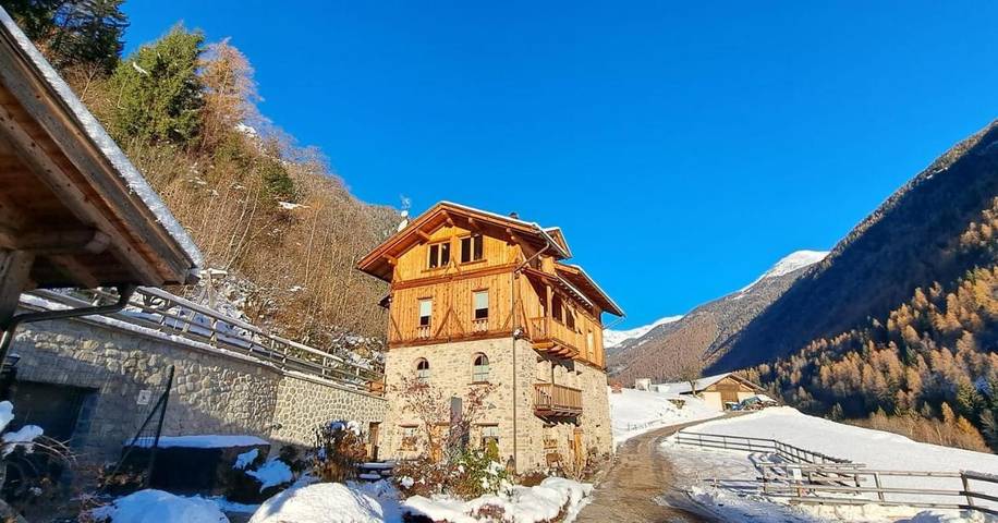 Hôtel pour 3 personnes, avec jardin et jacuzzi à Rabbi