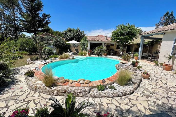 Location de vacances pour 6 personnes, avec jardin et terrasse à Tourbes