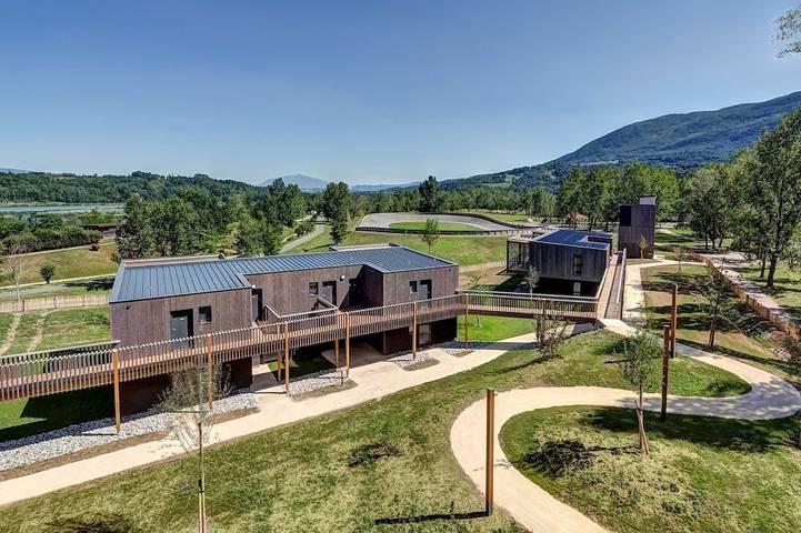 Location de vacances pour 8 personnes, avec balcon à Motz (homonymie)