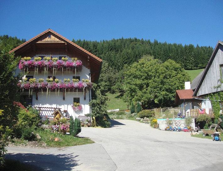 Bauernhof für 4 Personen, mit Balkon und Garten sowie Ausblick in Totes Gebirge