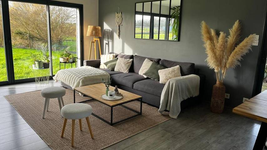 Location de vacances pour 6 personnes, avec terrasse ainsi que vue et jardin à Saint-Jean-des-Champs