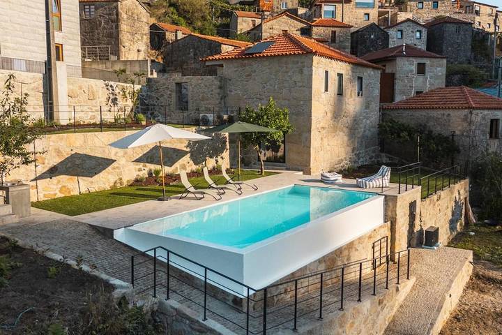 Casa rural para 8 personas, con Balcón y Terraza además de Jardín y Piscina en Vale de Cambra