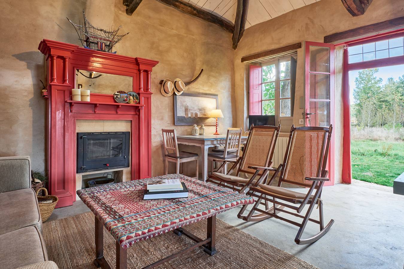 Casa 'La Madrigata' with Private Terrace, Shared Garden, and Wi-Fi in Villamejil, Cordillera Cantábrica