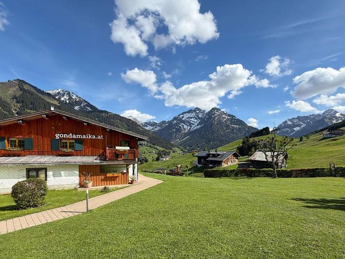 Ferienhaus für 6 Personen, mit Ausblick und Sauna sowie Garten im Kleinwalsertal
