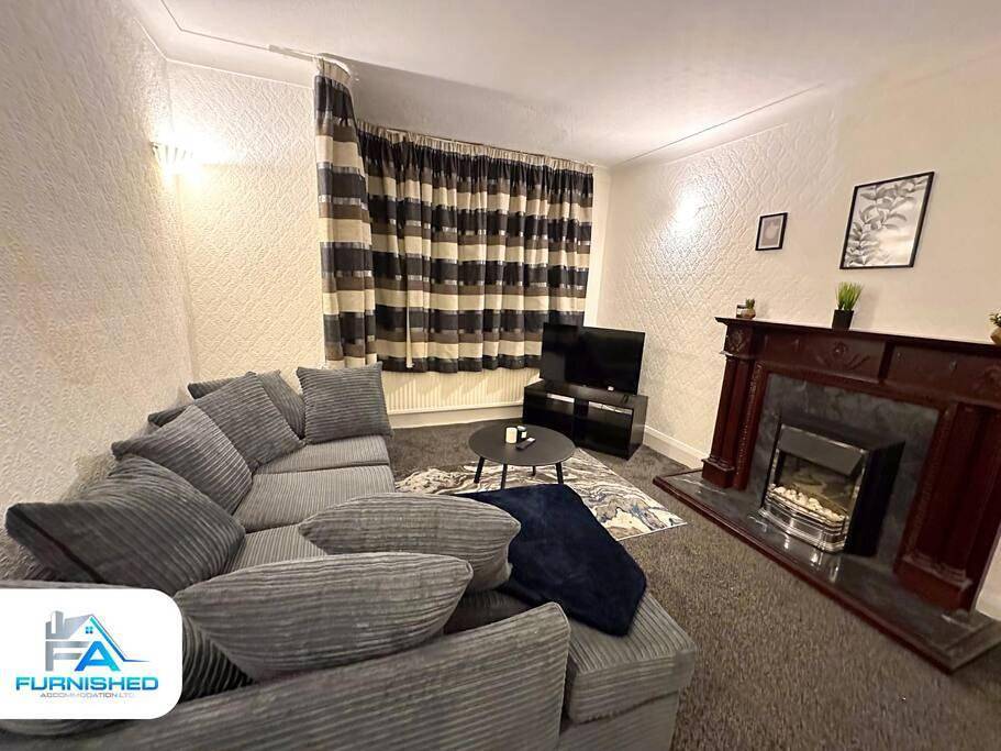 Large House - Relocation - Families in Manchester, Greater Manchester