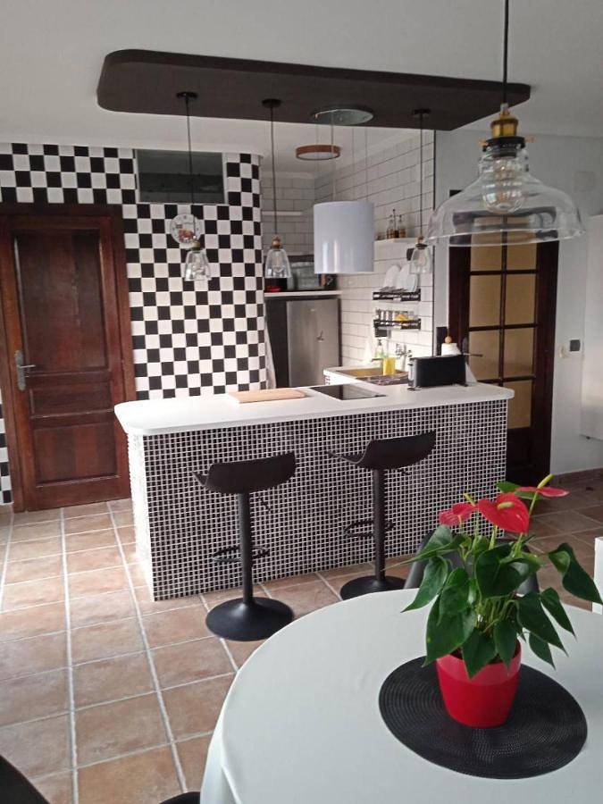 Casa rural para 2 personas, con jardín además de vistas y piscina, Se admiten mascotas en La Cava