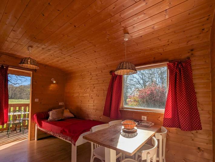 Gîte pour 4 personnes, avec Piscine à Mouhers
