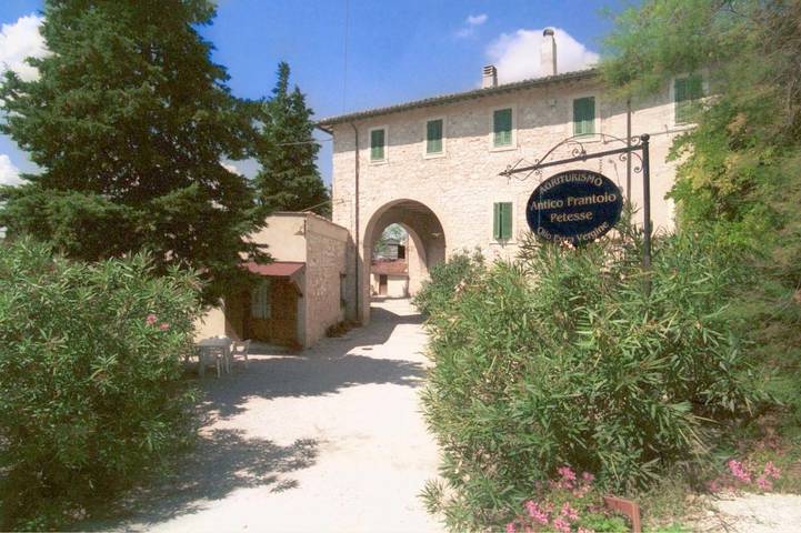 Alloggio in famiglia per 2 persone, con Terrazza e Giardino nonché Piscina e Panorama a Foligno