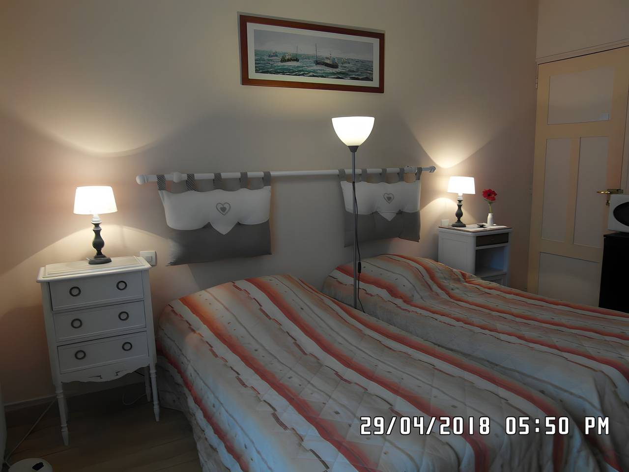 Chambre d’hôtes « Chambre 2 » avec terrasse, jardin partagés et Wi-Fi in Merville-Franceville-Plage, Région de Caen