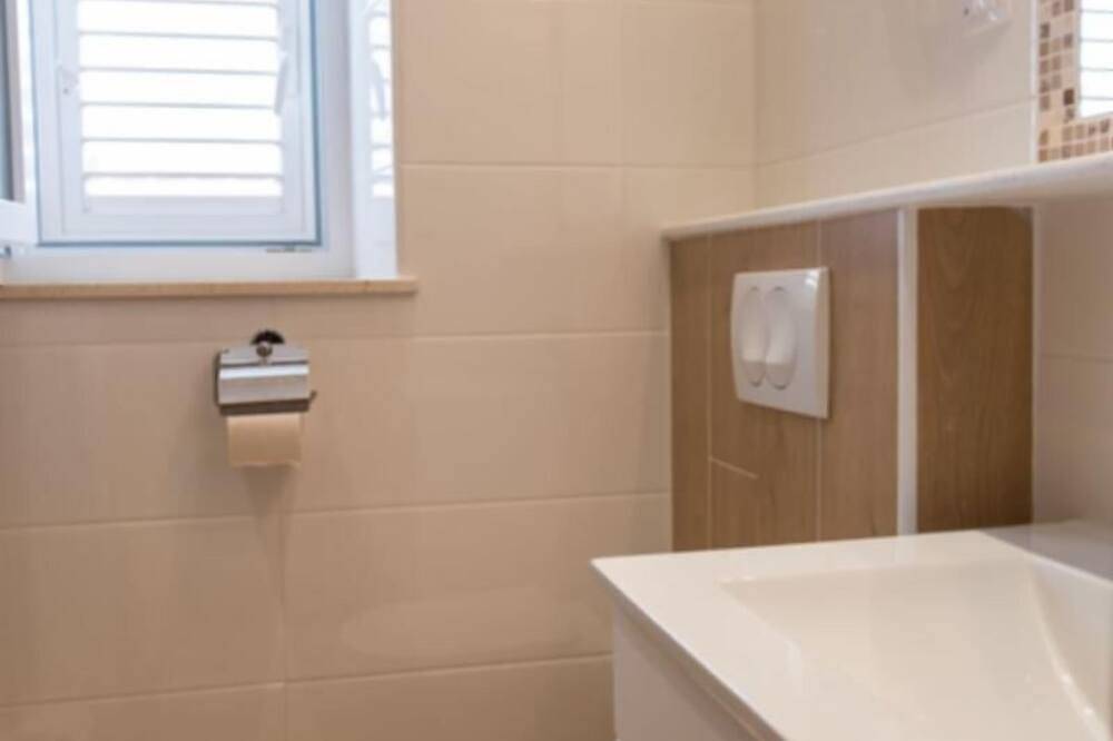 Apartment in 500 year old guesthouse with pool in Dubrovnik, Grad Dubrovnik