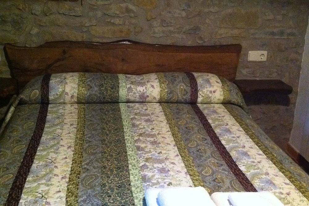 Mas el coll (La Cambreria) in Rupit i Pruit, Spanish Pyrenees