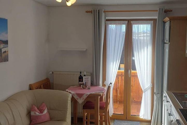 Ferienwohnung für 3 Personen, mit Balkon und Garten sowie Sauna